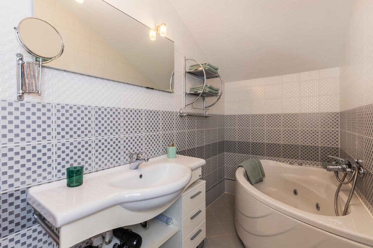 Holiday house Pineta - Fazana, sea view & mini wellness Esterno foto